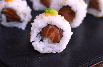 Salmon roll rice